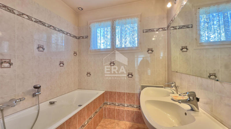 Maison - 122 m² - 7 pièces