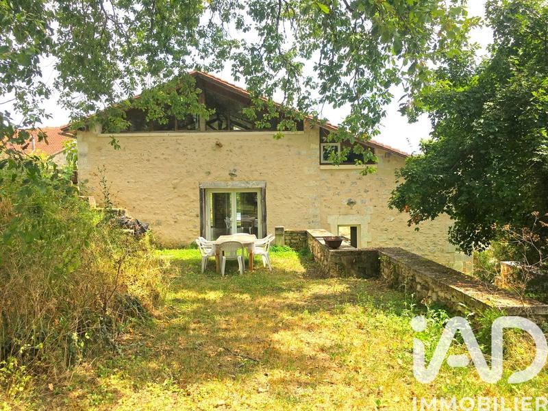 Maison - 1 220 m² - 28 pièces