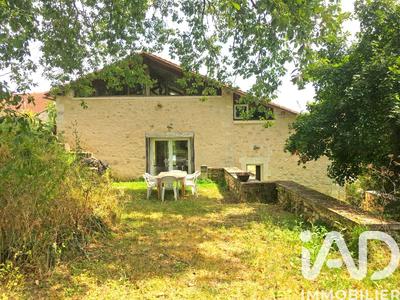 Maison - 1 220 m² - 28 pièces