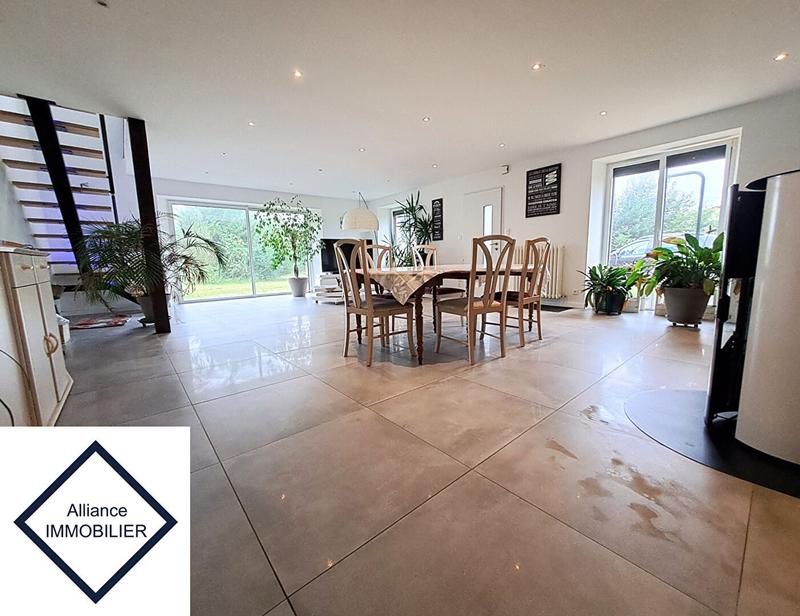 Maison - 290 m² - 16 pièces