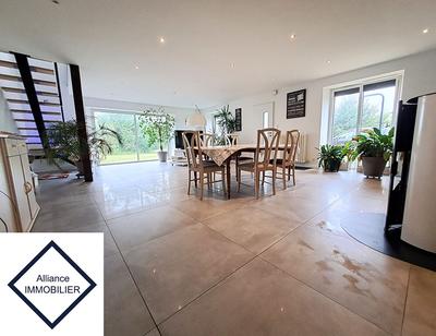 Maison - 290 m² - 16 pièces