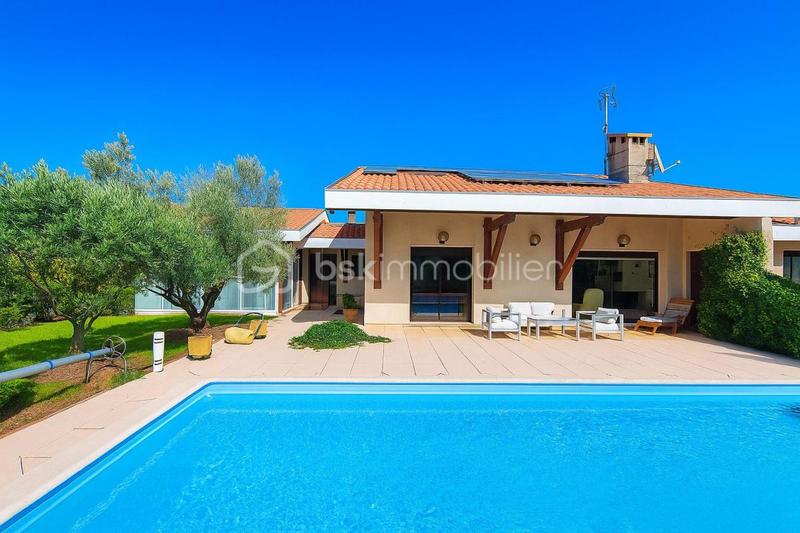 Villa - 204 m² - 6 pièces