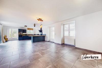 Demeure - 260 m² - 6 pièces