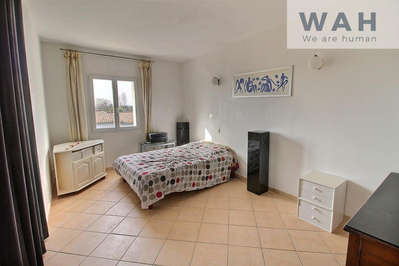 Maison - 202 m² - 6 pièces