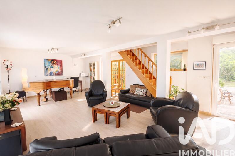 Maison - 204 m² - 8 pièces