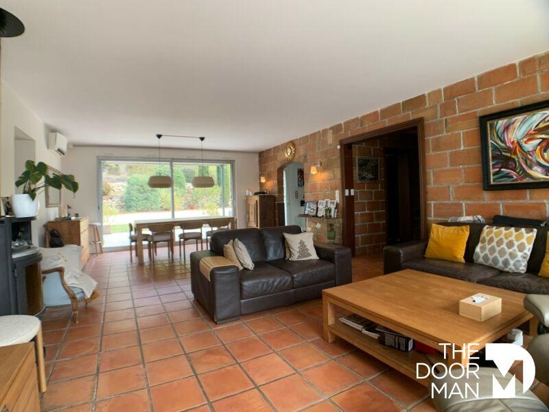 Maison - 220 m² - 8 pièces