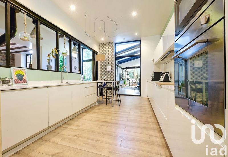 Maison - 315 m² - 10 pièces