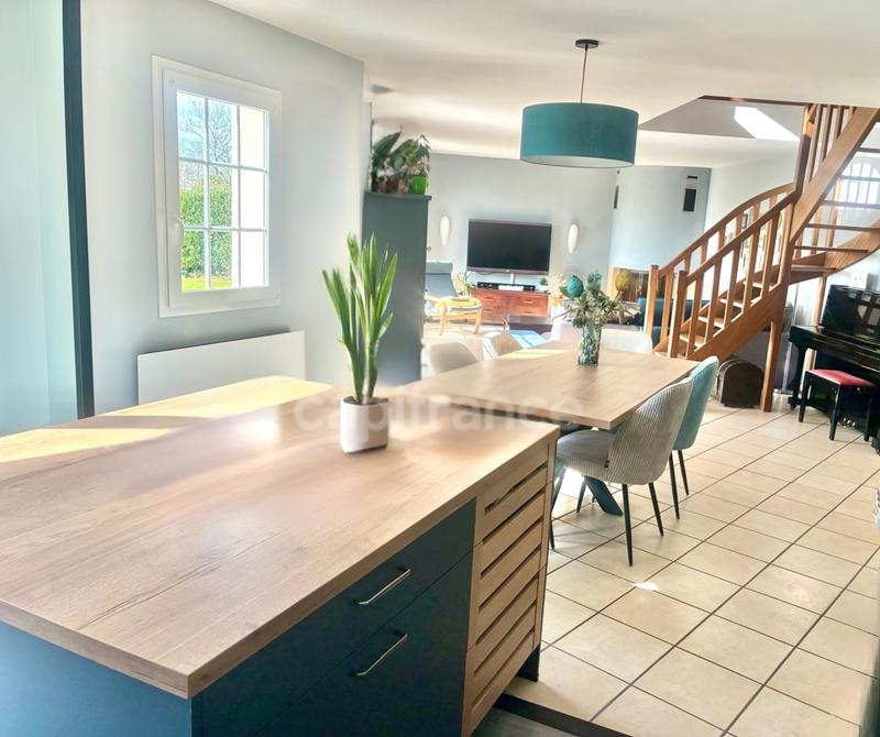 Maison - 226 m² - 8 pièces