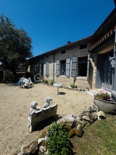 Maison en pierre - 162 m² - 6 pièces