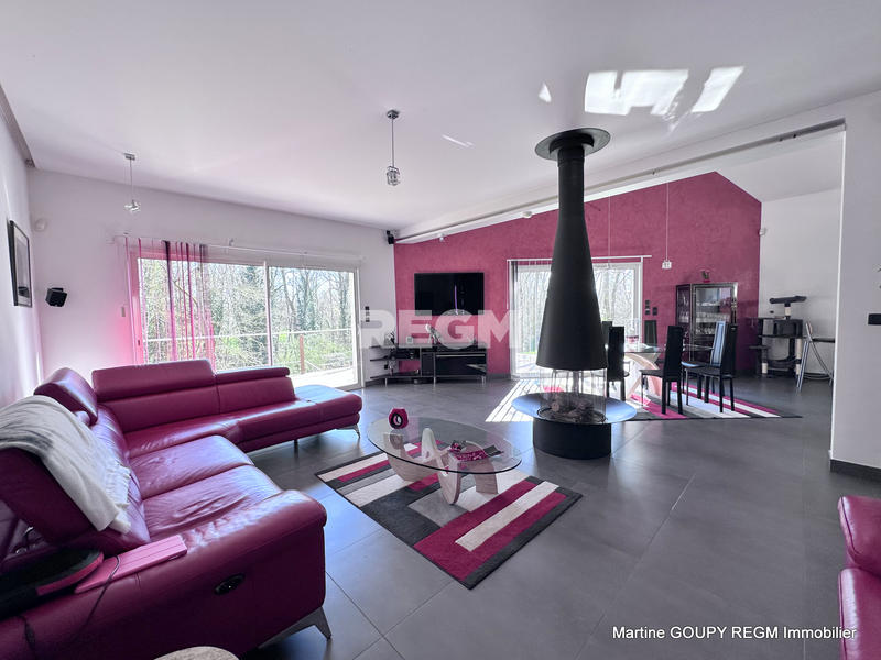 Propriété - 200 m² - 8 pièces