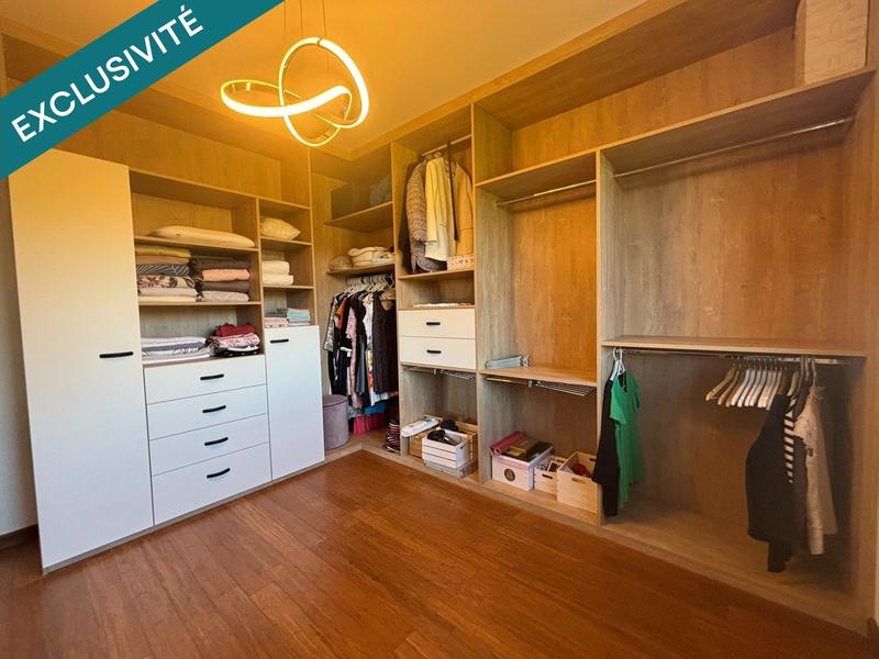 Maison - 222 m² - 8 pièces