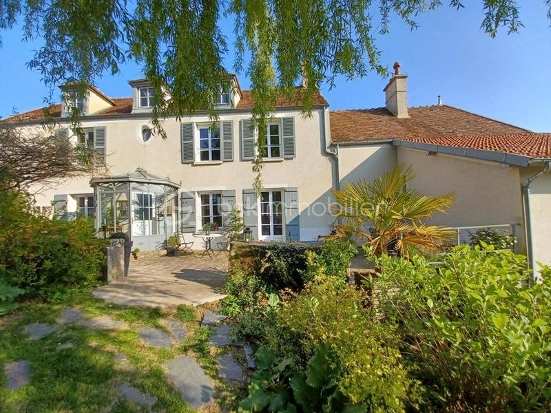 Maison - 250 m² - 10 pièces