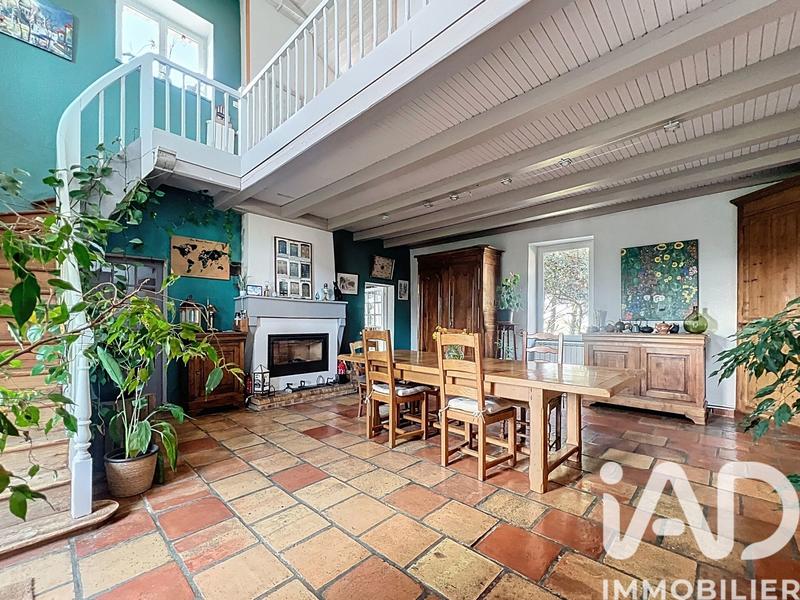 Maison - 230 m² - 6 pièces
