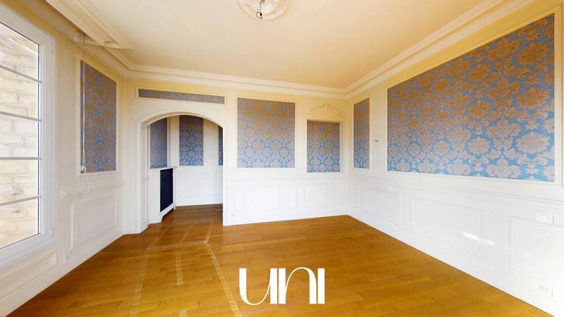 Maison - 325 m² - 10 pièces