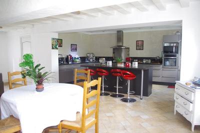 Maison - 239 m² - 8 pièces