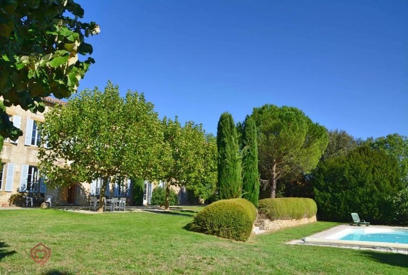 Maison de maîtres - 495 m² - 9 pièces