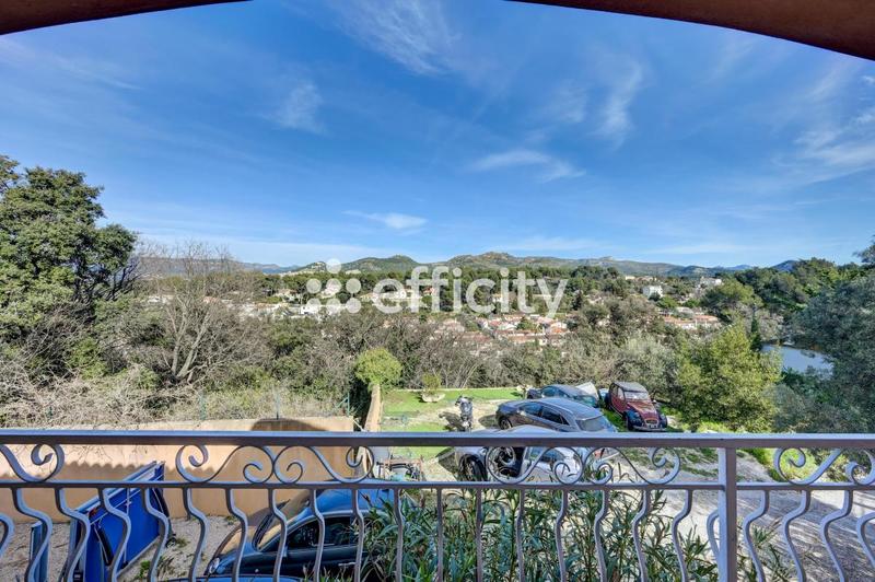 Maison - 202 m² - 7 pièces