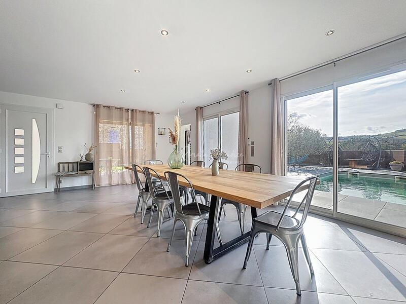 Villa - 145 m² - 6 pièces