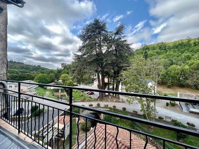 Maison - 304 m² - 11 pièces