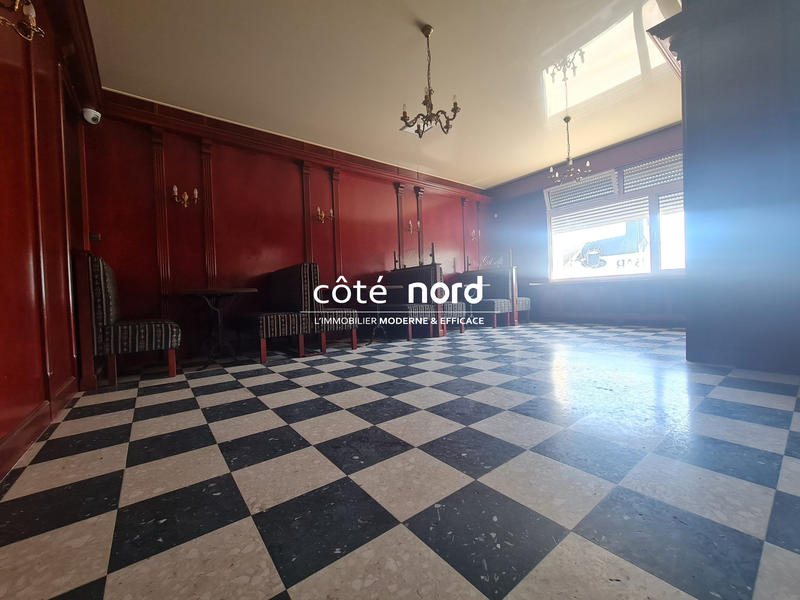 Maison - 225 m² - 10 pièces