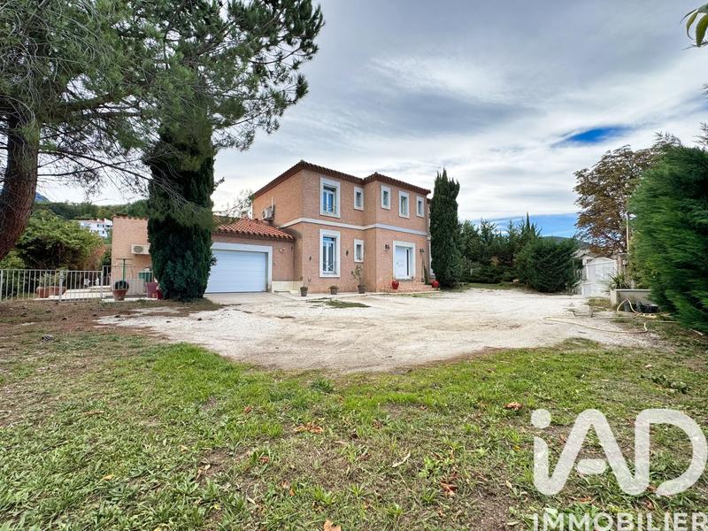 Maison - 210 m² - 7 pièces