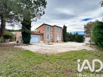 Maison - 210 m² - 7 pièces