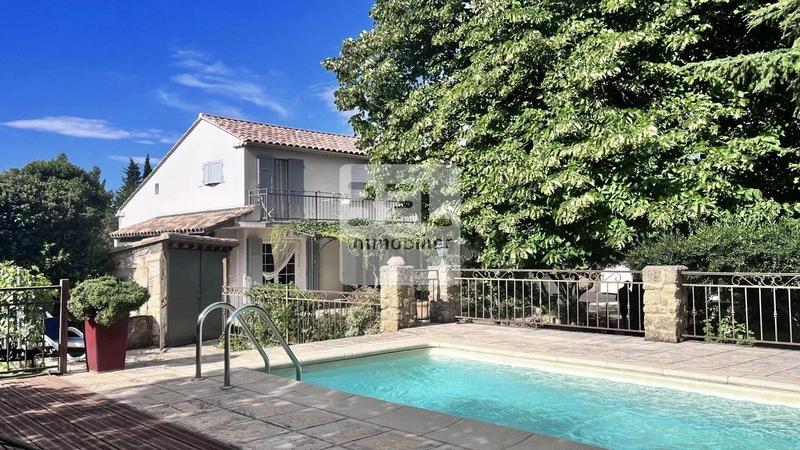 Propriété - 244 m² - 8 pièces