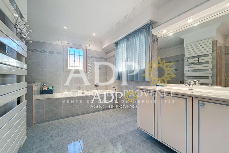 Maison - 174 m² - 4 pièces