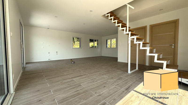 Maison - 95 m² - 5 pièces