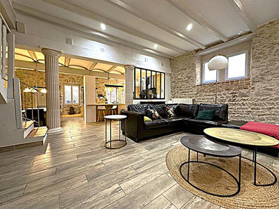 Maison - 215 m² - 6 pièces