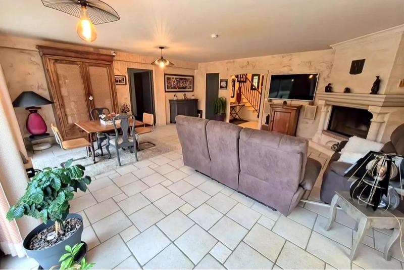 Pavillon - 160 m² - 6 pièces