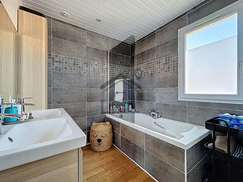 Maison - 96 m² - 4 pièces