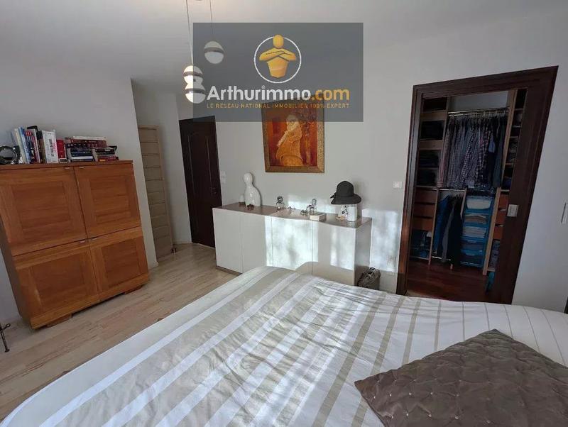 Maison - 201 m² - 7 pièces