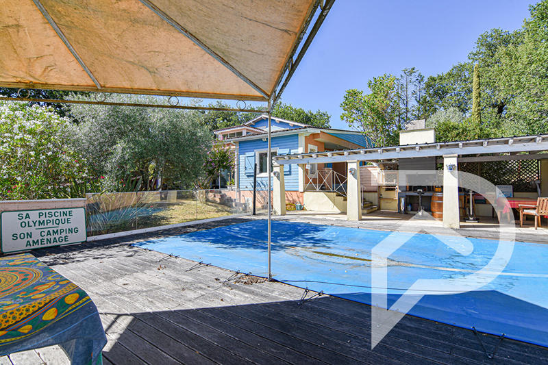 Maison - 242 m² - 6 pièces