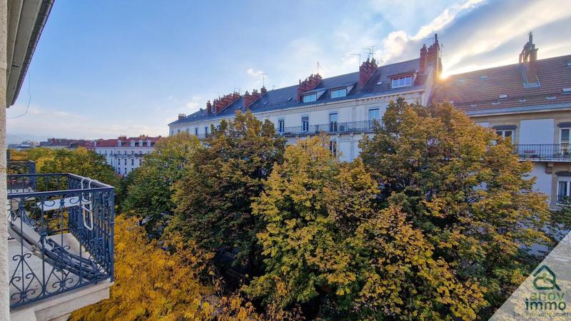 Appartement - 84 m² - 3 pièces