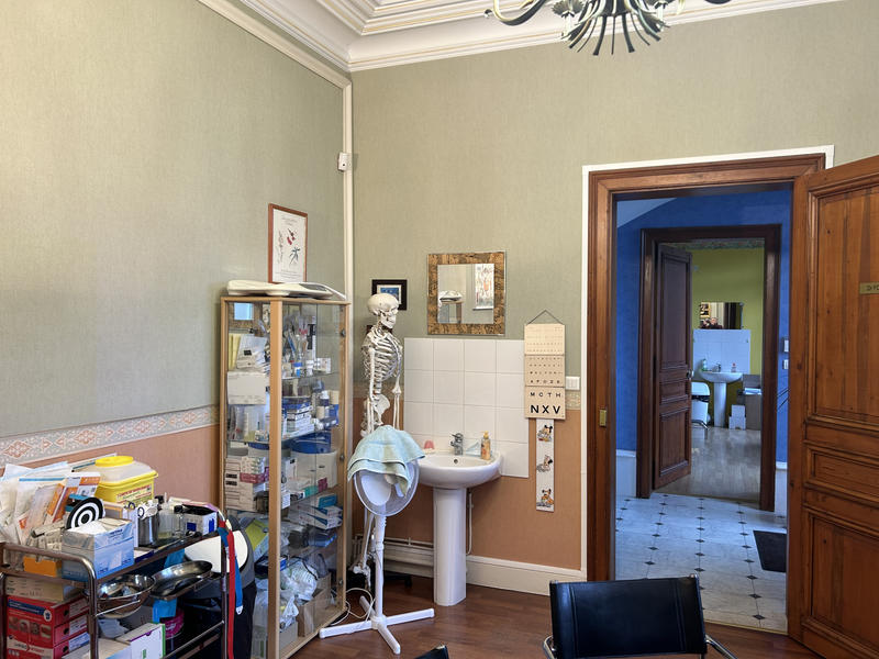 Maison - 235 m² - 10 pièces