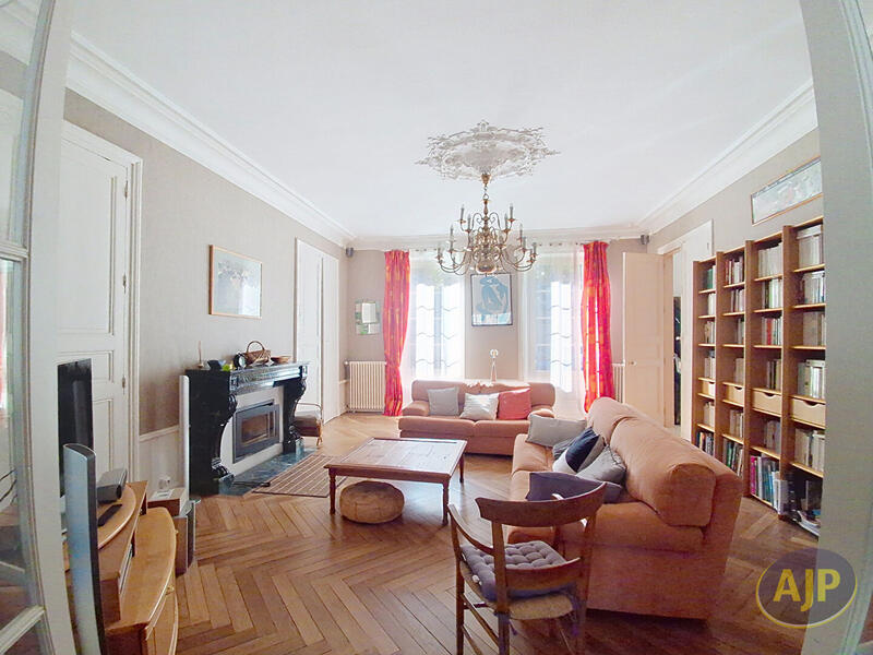 Maison de ville - 192 m² - 7 pièces