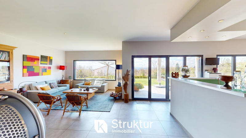 Villa - 280 m² - 9 pièces