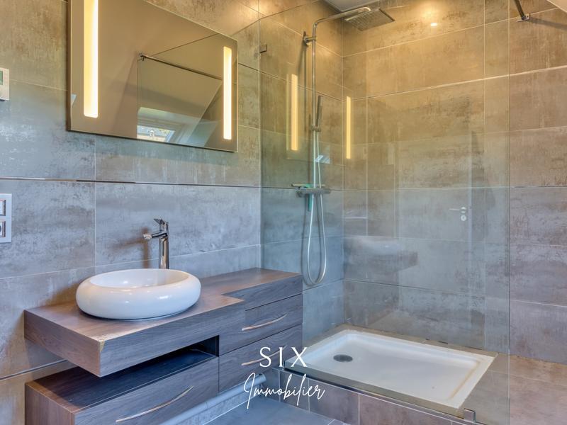 Maison - 270 m² - 9 pièces