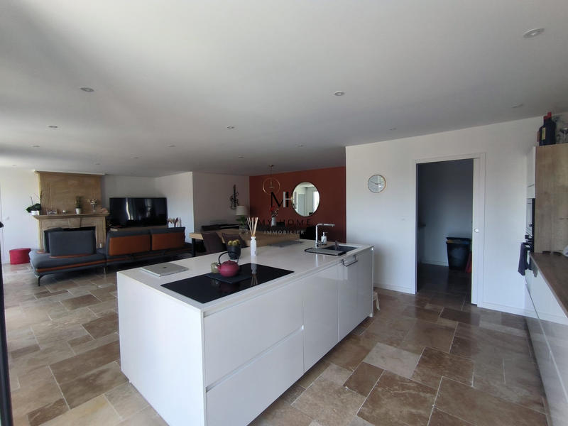 Maison - 200 m² - 8 pièces