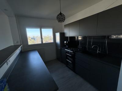 Appartement - 85 m² - 6 pièces