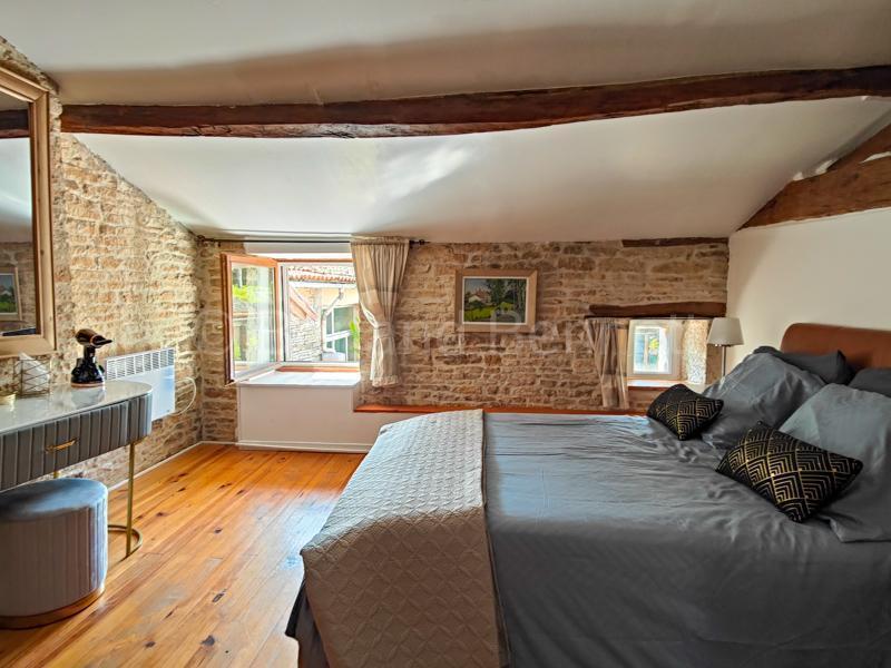 Maison en pierre - 211 m² - 9 pièces