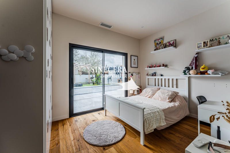 Villa - 285 m² - 8 pièces