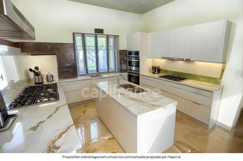 Maison - 220 m² - 8 pièces