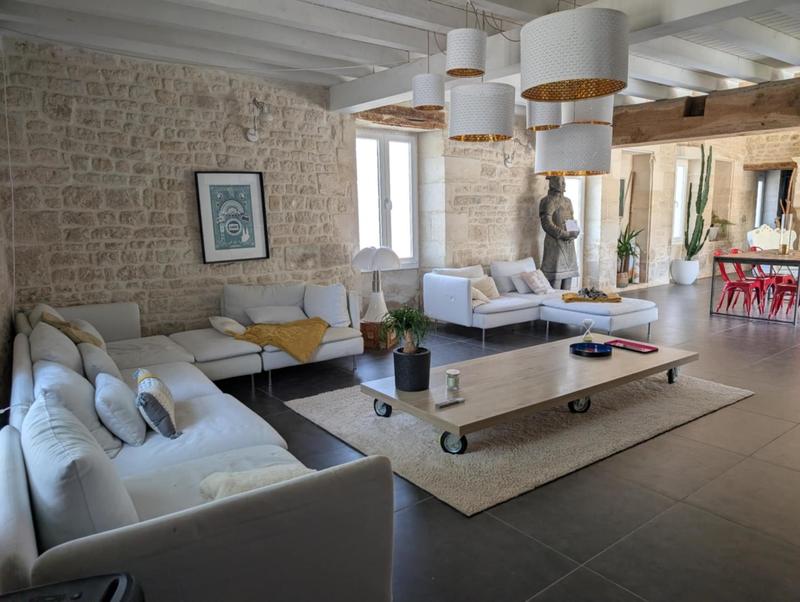 Maison - 330 m² - 6 pièces