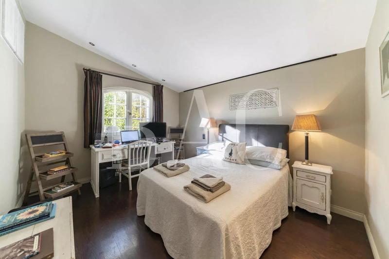 Villa - 250 m² - 6 pièces