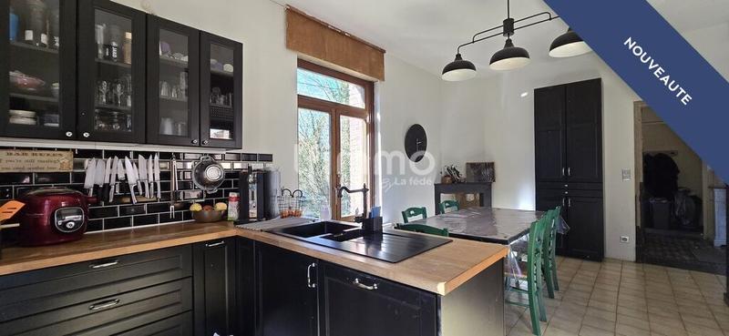 Maison - 220 m² - 9 pièces