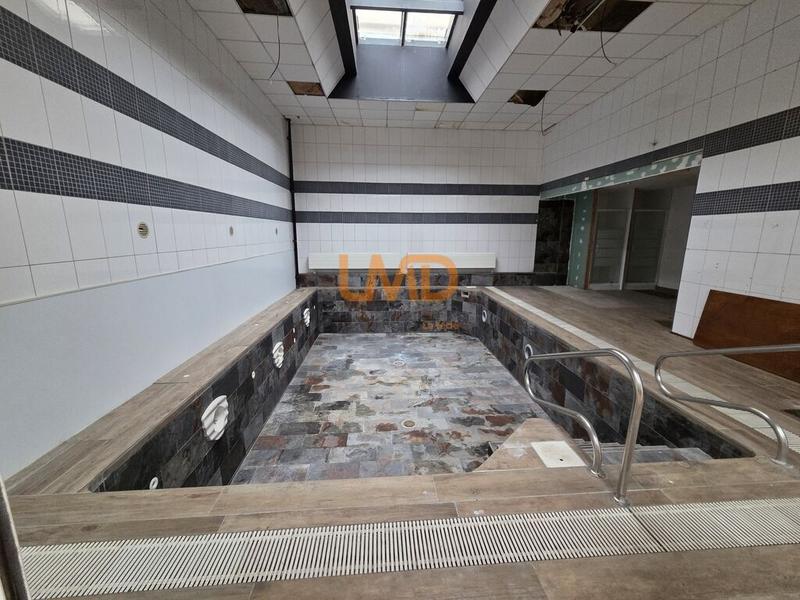 Local commercial - 430 m² - 6 pièces