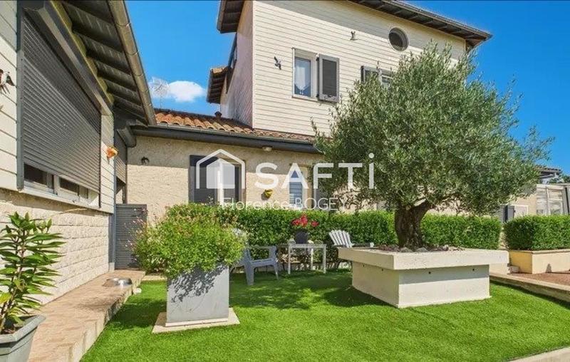 Maison - 234 m² - 8 pièces