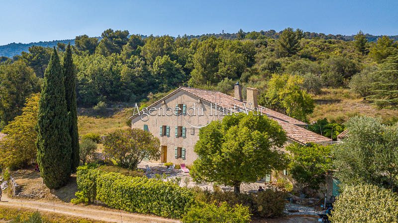 Propriété - 477 m² - 8 pièces